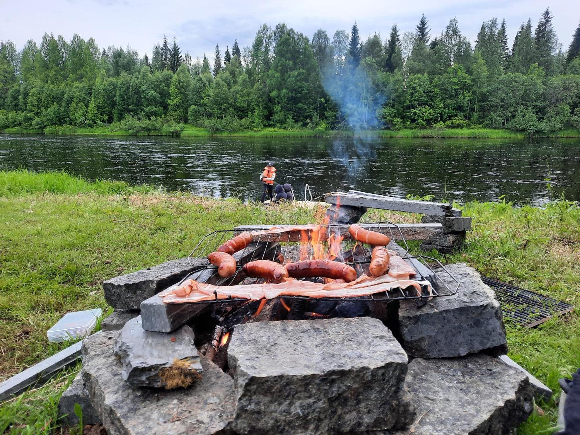 Lapin Villa Hiisi Joen Rannalla Ranua Exterior foto